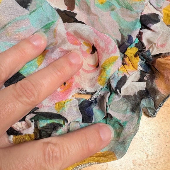 GUC AMUR- Drew Gown in Brushstroke Floral. Size 10 - Picture 16 of 16